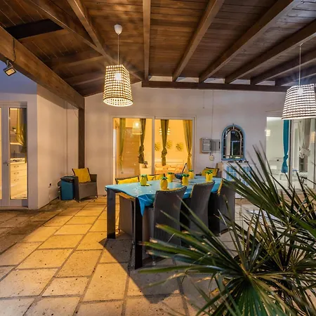 Cotriero Crystal Villa